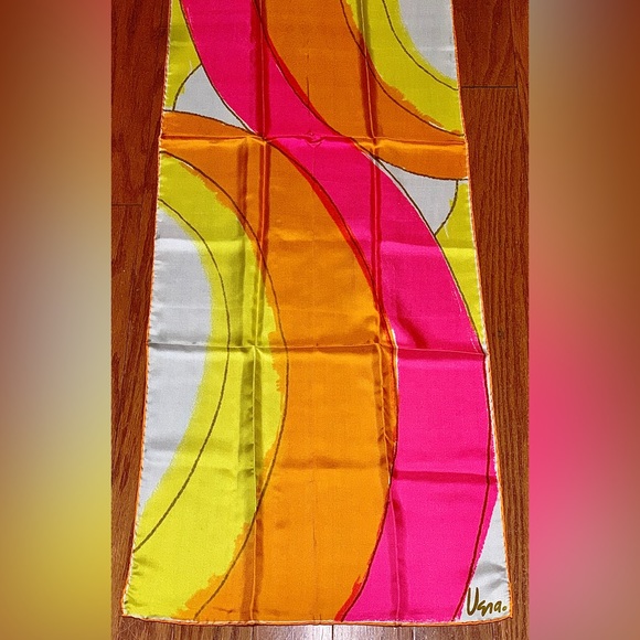 Vintage 1970s VERA NEUMANN Hand Rolled All Silk 44” x 15” Scarf Wrap Kerchief - Picture 10 of 16